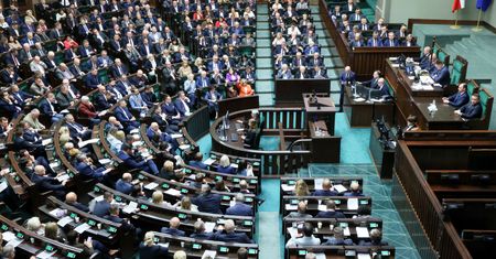 Jest najnowszy sondaż partyjny. KO zyskuje, co z prawicą?