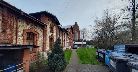 Ksiądz, u którego zmarł młody mężczyzna, jest znany policji