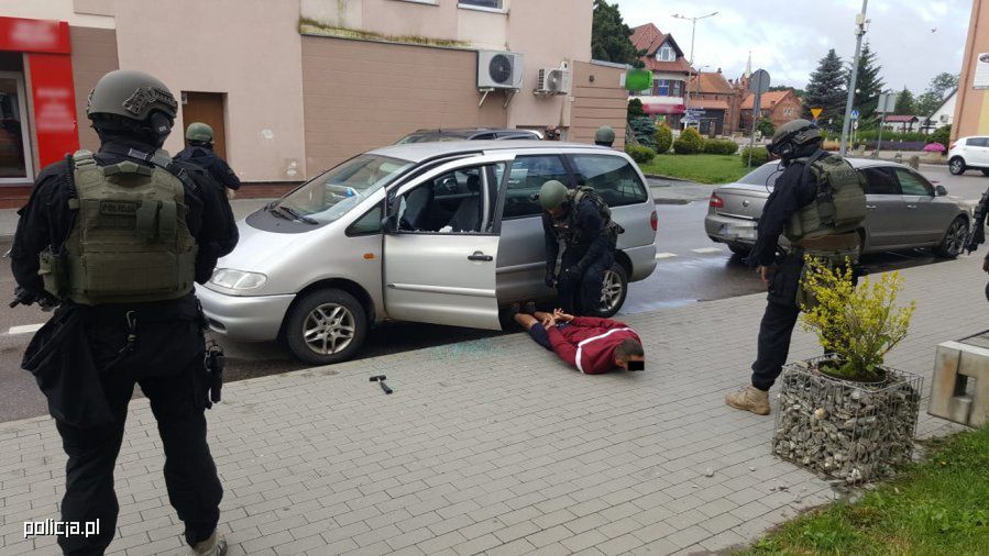 Wypożyczali auta i rozbierali je na części. W sprawę zamieszanych jest co najmniej 7 osób