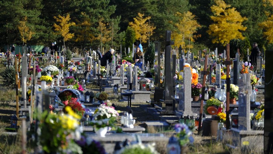 O której godzinie 1 listopada będą odprawiane msze święta na cmentarzach w Pleszewie i powiecie pleszewskim?