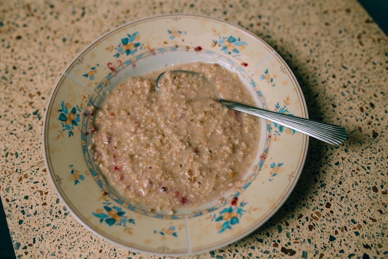 Oatmeal with many calorific additives can lead to additional pounds.