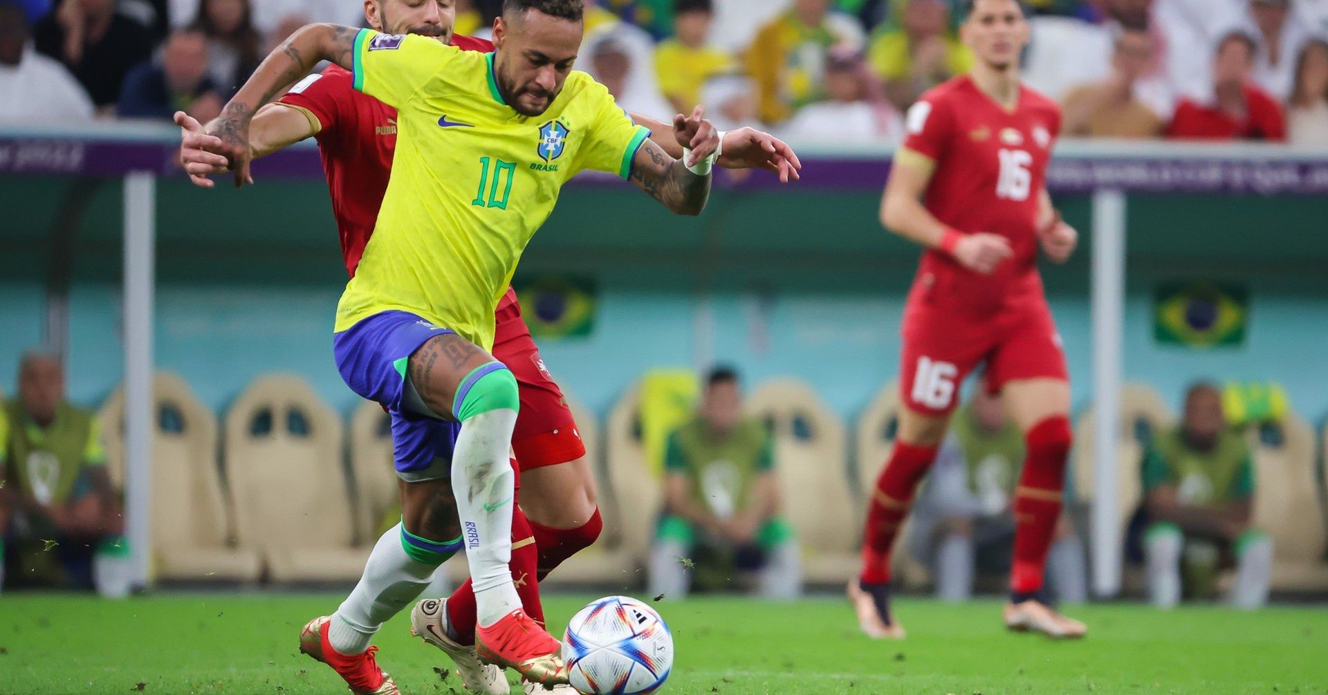 Neymar przekazał piłkę jednemu z posłów