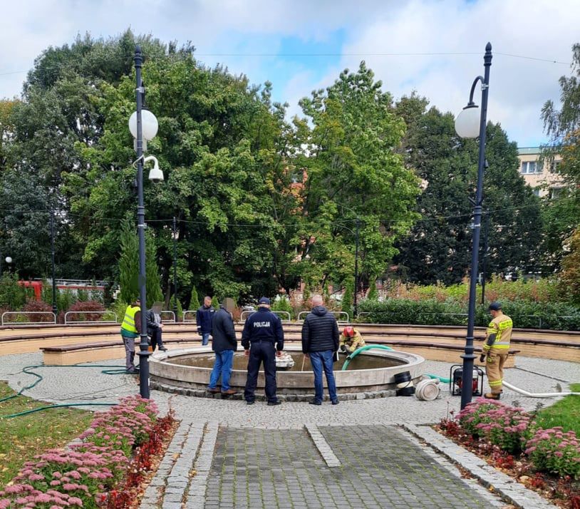 Tragedia na Pomorzu. Wpadł do fontanny, nie przeżył mimo reanimacji