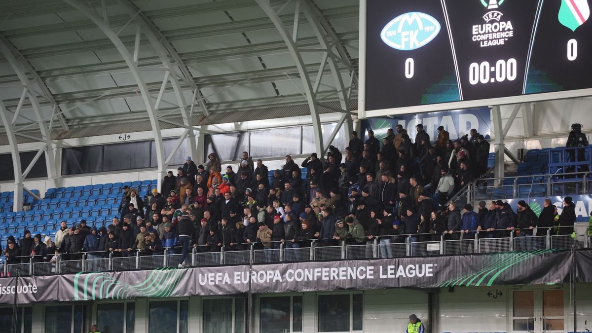 kibice Legii Warszawa na stadionie w Molde