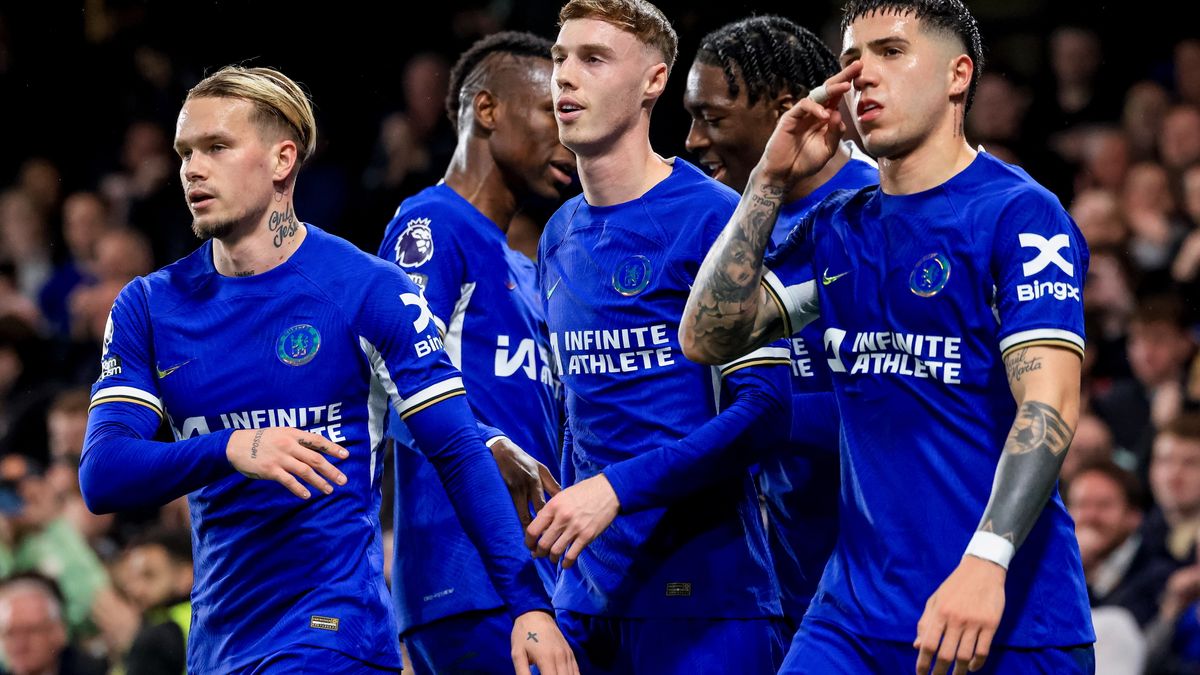 PAP/EPA / Neil Hall / Na zdjęciu: Chelsea w dramatycznych okolicznościach wygrała z Manchesterem United 4:3