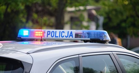 Głośna domówka przy ul. Nałęczowskiej przerwana przez policję. 17-latek aresztowany za posiadanie mefedronu