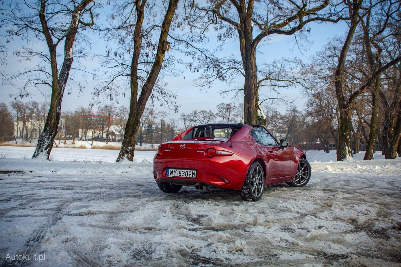 MX-5 RF trudno odmówić stylu.