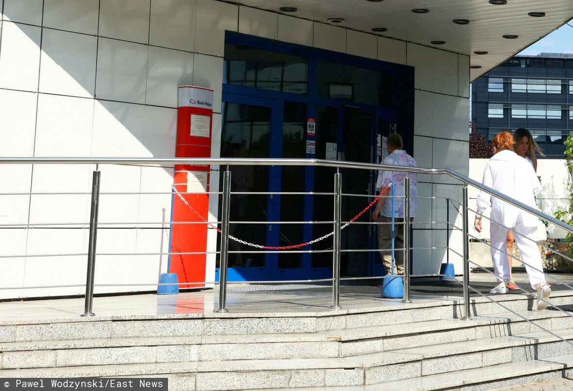 Do napadu doszło we wtorek przed bankiem na warszawskim Mokotowie