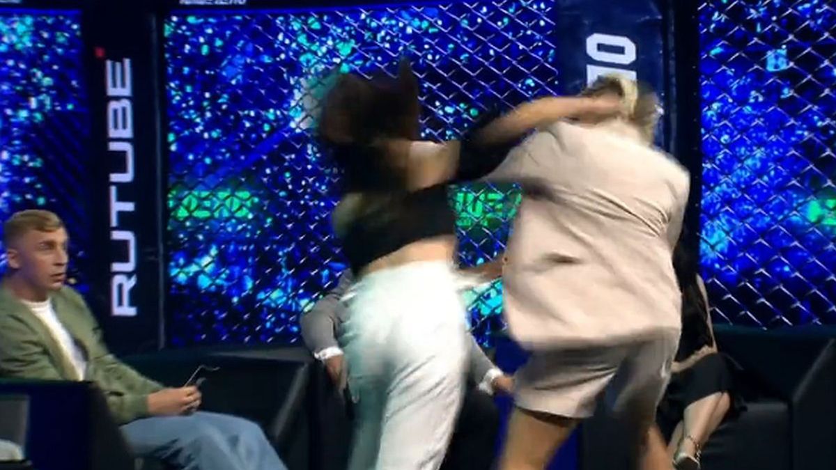 Instagram / www.instagram.com/siana1 / Na zdjęciu: bójka kobiet na konferencji w Rosji