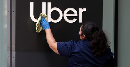 Koronawirus. Uber zwolni 3 tys. osób i przewiduje, że to nie koniec