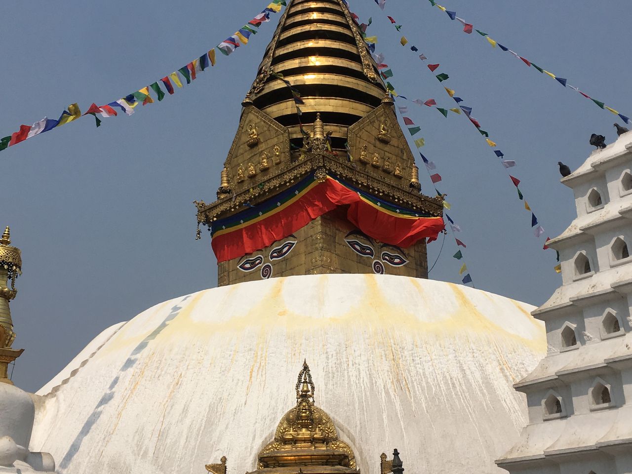 Odbudowana świątynia Swayambhunath Stupa 