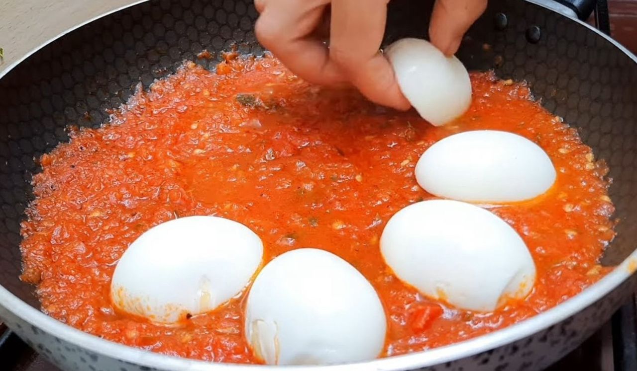 Hard-boiled eggs in tomatoes