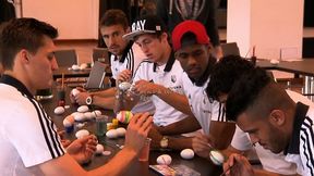 Piłkarze Legii pomalowali pisanki. Zostaną licytowane na charytatywnej aukcji