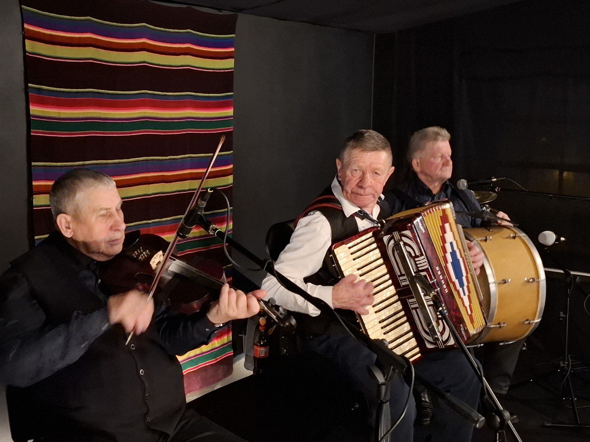 Do tańca przygrywały kapele ludowe.