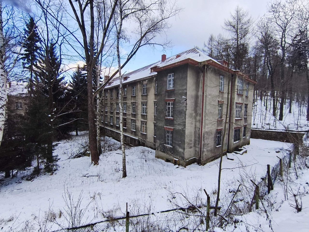 Wałbrzych: Miasto wyburzy internat i wybuduje zbiornik