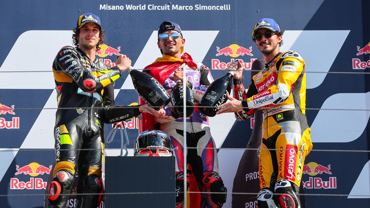 Zdjęcie okładkowe artykułu: Materiały prasowe / MotoGP / Dorna / Na zdjęciu: podium wyścigu MotoGP o GP San Marino
