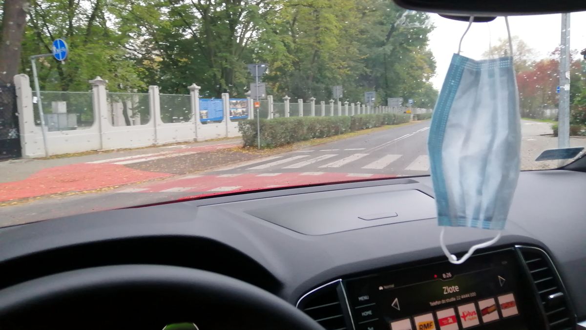 Zmiana w obowiązku noszenia maseczek nastąpi 15 maja. Nie będzie jednak można jeszcze o nich zapomnieć