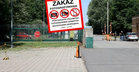 "Zakaz fotografowania" staje się faktem. Milion za tabliczki