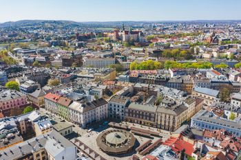 Kontrole w imprezowym centrum Krakowa. Ponad 200 wykroczeń w jedną noc
