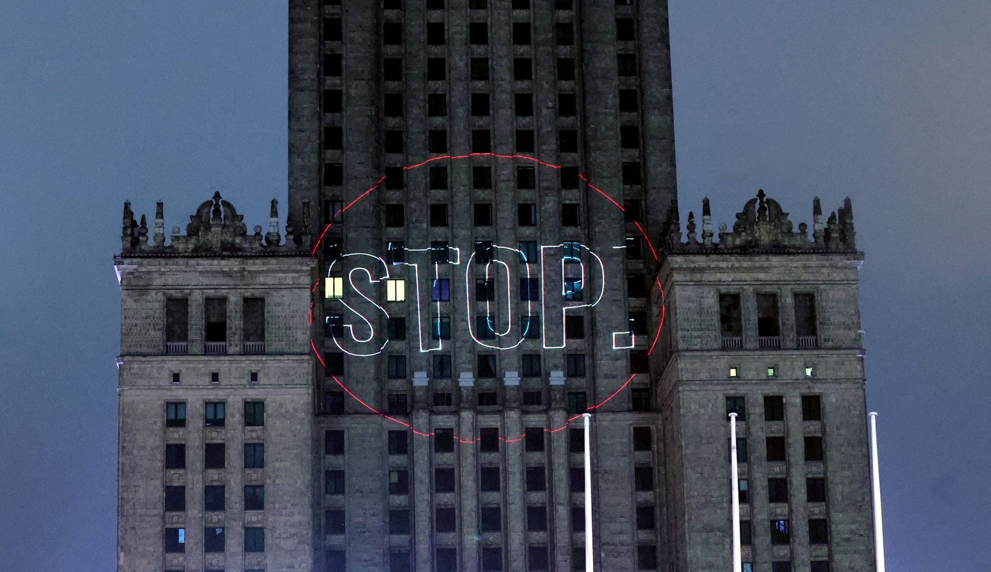 Strajk Kobiet: Na PKiN wyświetlono symbole protestu 7