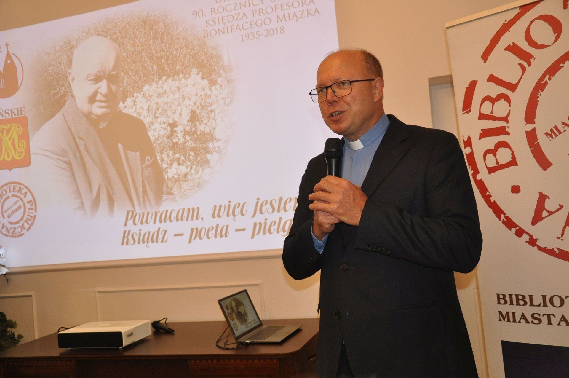 Główny organizator seminarium ksiądz kanonik Jacek Wieczorek