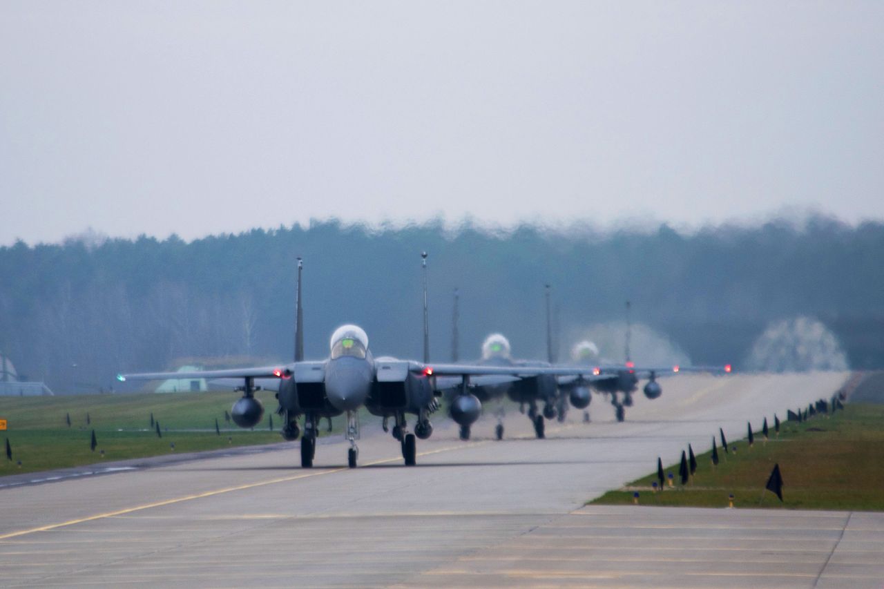 Amerykanie wysłali myśliwce F-15 do Polski. Mają "rozpocząć operacje odstraszania"