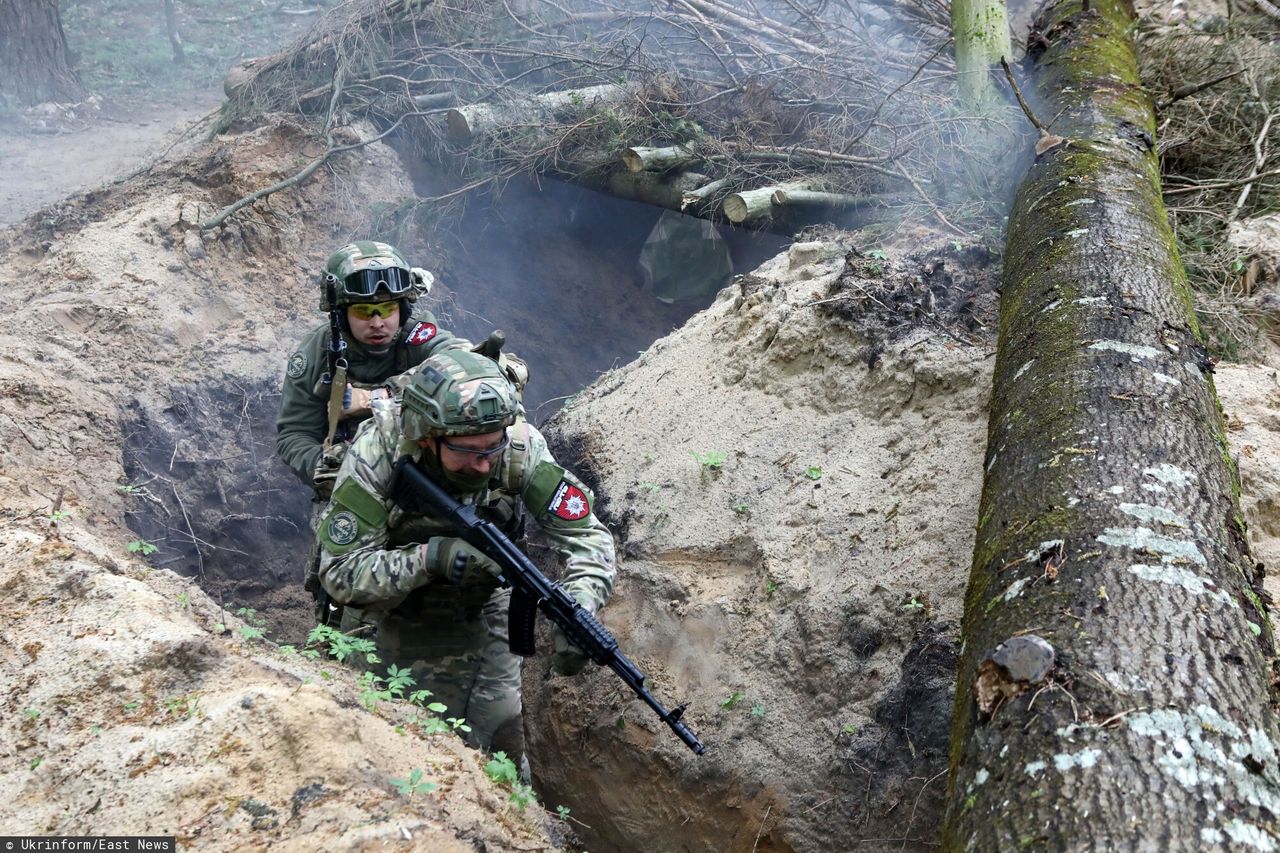 Ukrainian soldiers on manoeuvres