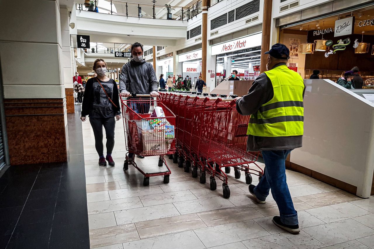 Odmrażanie gospodarki. Od weekendu w życie wchodzą kolejne zmiany