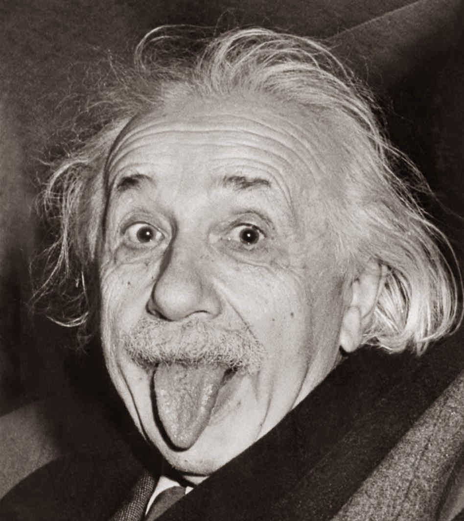Do kogo Albert Einstein wystawił język na słynnym zdjęciu? 2