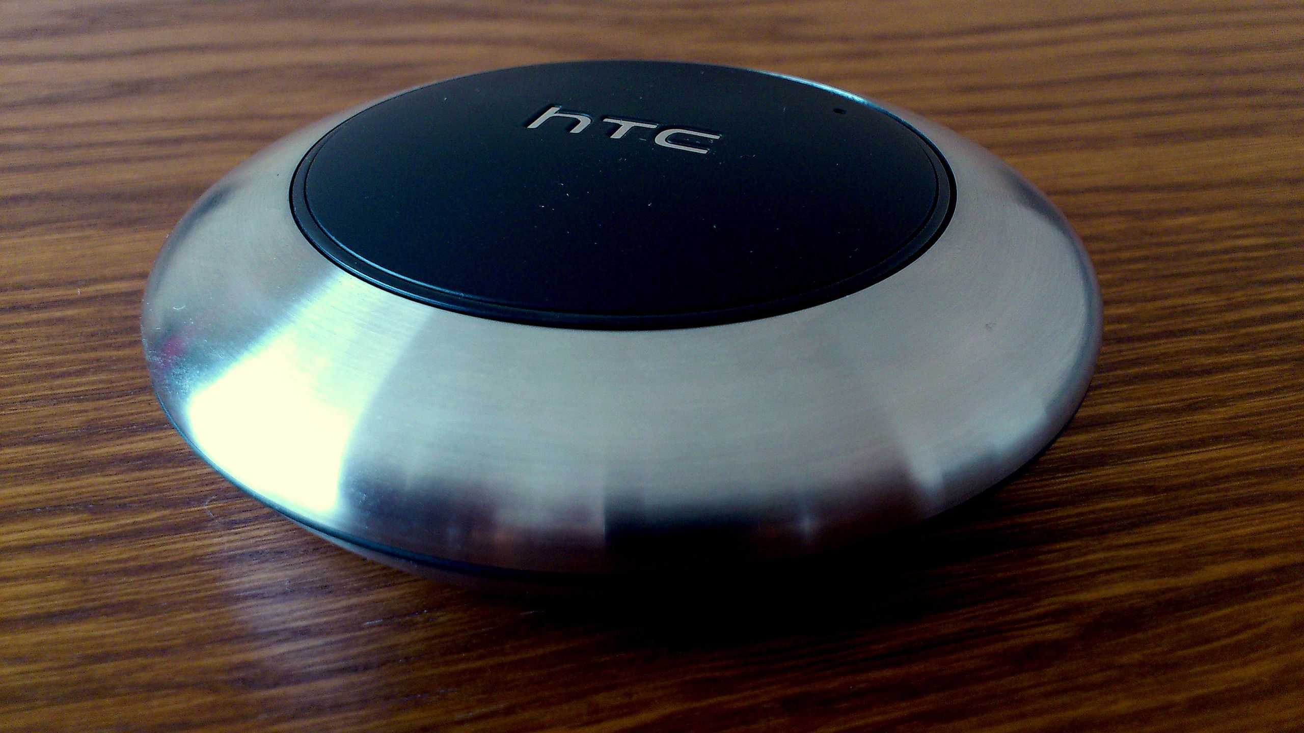 HTC Bluetooth Portable Conference Speaker - drogi, ładny gadżet [krótki test] 2