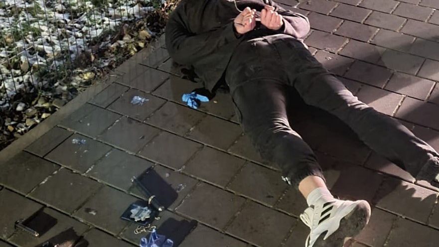 Śląskie. Policja w Katowicach zatrzymała trzech mężczyzn podszywających się pod policjantów.