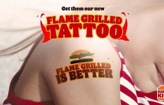 Burger King przypomina o ochronie skóry przed poparzeniem słonecznym i rozdaje "grillowane" tatuaże