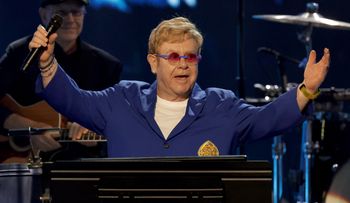 Elton John wraca na scenę. Trzy lata po pożegnalnej trasie ogłosił koncerty