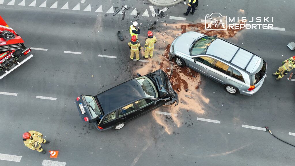 Warszawa: Zderzenie trzech aut na Bródnie. Sprawcą dostawca jedzenia