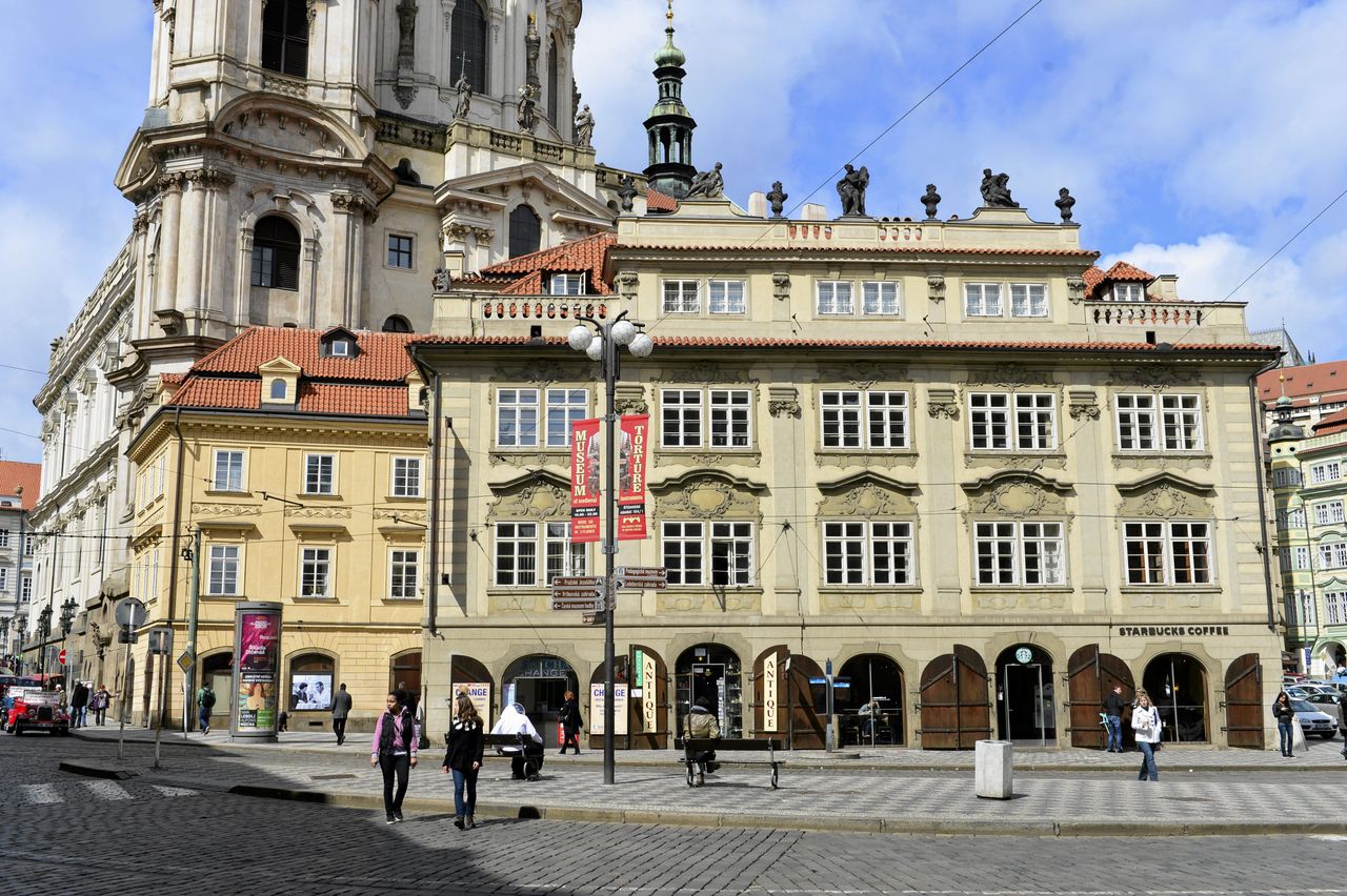 Czechy zaostrzają obostrzenia. Do restauracji tylko z certyfikatem covidowym 