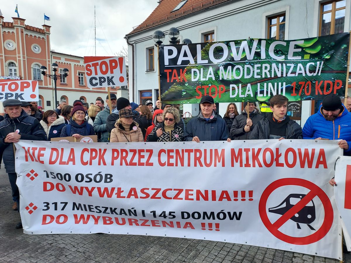 Protest przeciw CPK w Mikołowie na Śląsku