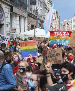 Zatrzymanie Margot. Demonstracje w wielu miastach. Pikieta przed aresztem, gdzie znajduje się aktywistka LGBT