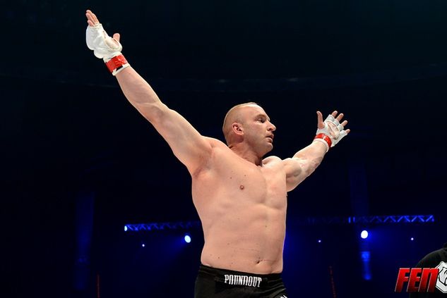 Tyberiusz Kowalczyk śladami Mariusza Pudzianowskiego zamienił zawody strongmanów na MMA