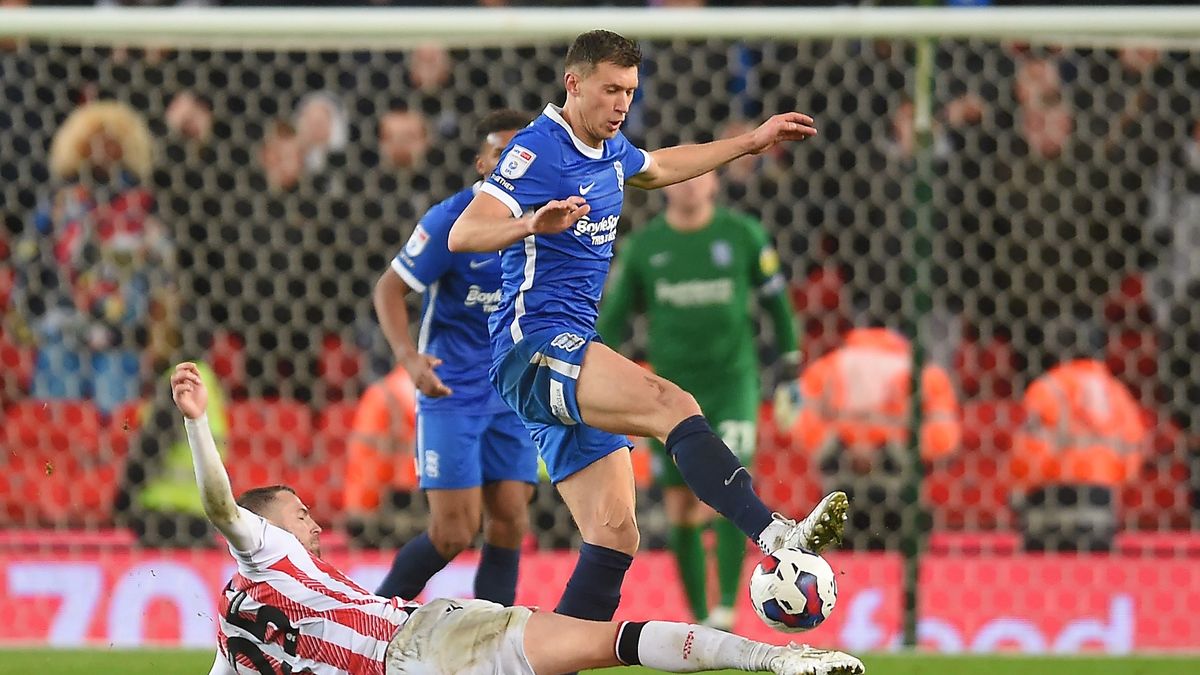 Getty Images / Graham Chadwick / Na zdjęciu: Krystian Bielik (w niebieskiej koszulce).
