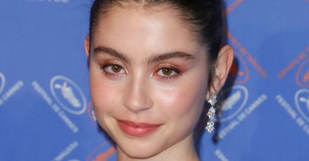 Jest córką gwiazdorskiej pary. Właśnie zaczyna karierę w Hollywood