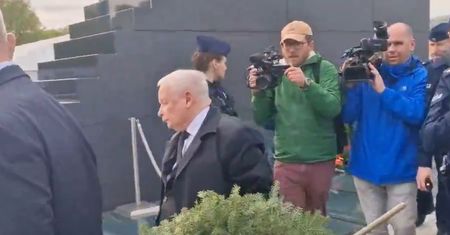 Ciąg dalszy afery z wieńcem. Jest zawiadomienie ws. Kaczyńskiego