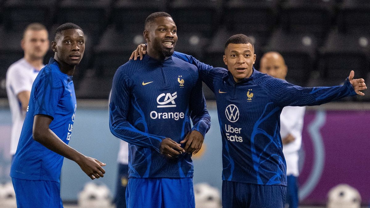 Getty Images /  Sebastian Frej/MB Media / Na zdjęciu: Od lewej, Randal Kolo Muani, Marcus Thuram, Kylian Mbappe.