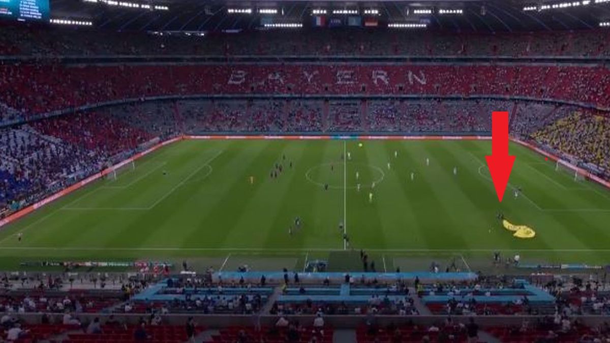 Twitter / Na zdjęciu: spadochroniarz na stadionie w Monachium