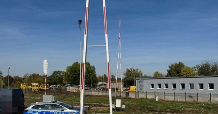 "Chciała zdążyć na pociąg, więc zostawiła auto pod rogatkami. Teraz zapłaci znacznie więcej niż mandat".