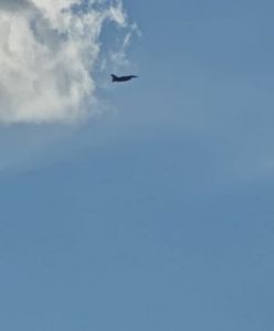 Huk nad Warszawą. Trwają loty treningowe F-16