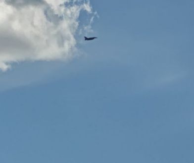 Huk nad Warszawą. Trwają loty szkoleniowe F-16