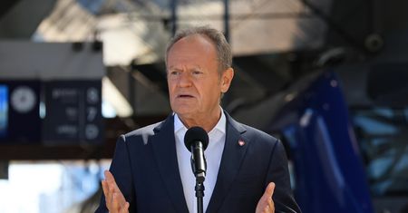 "Szokująca decyzja". Tusk krytykuje Nawrockiego