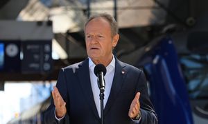 "Szokująca decyzja". Tusk krytykuje Nawrockiego