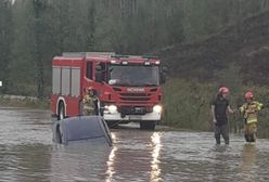 Kobieta porwana przez rzekę. Jej auto uniosła z drogi potężna fala