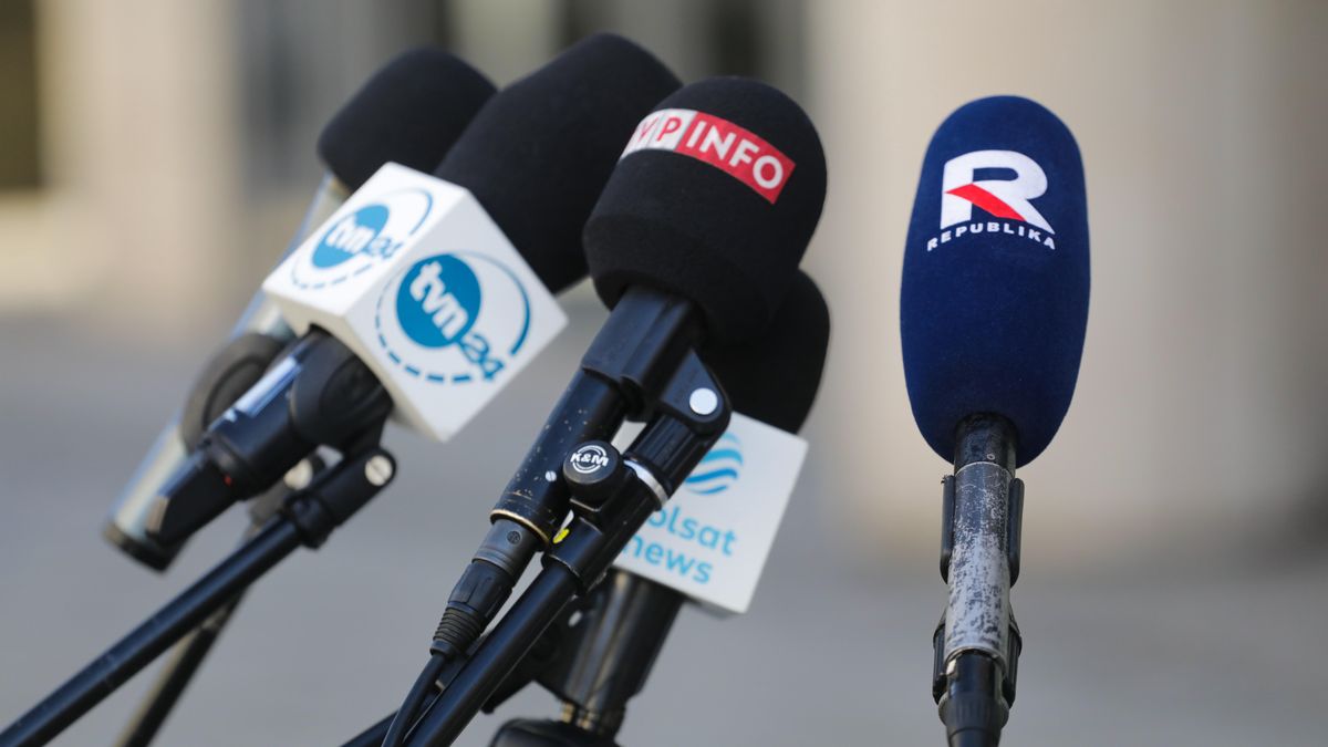 mikrofony
Albert Zawada
funkcji, konferencja, konferencja prasowa, lex Sikorski, ��czenie, mikrofon, mikrofony, polityk, polityka, Republika, solidarna polska, Solidarnej Polski, TVN 24, TVP Info